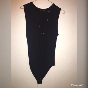 Sleveless Crissed Crossed One Sie Shirt